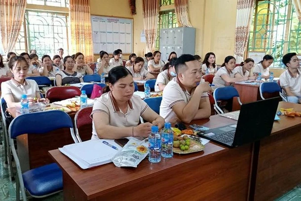 Năm học 2022-2023, Trường Phổ thông dân tộc bán trú Tiểu học và Trung học cơ sở xã Phan Thanh, huyện Bảo Lạc, tỉnh Cao Bằng vẫn chưa có giáo viên dạy môn tin học. (Ảnh: Đội ngũ giáo viên nhà trường)