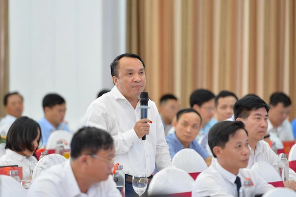 Giám đốc Sở Y tế tỉnh Nghệ An Dương Đình Chỉnh giải trình vì sao bác sĩ và nhân viên y tế Nghệ An xin nghỉ việc.