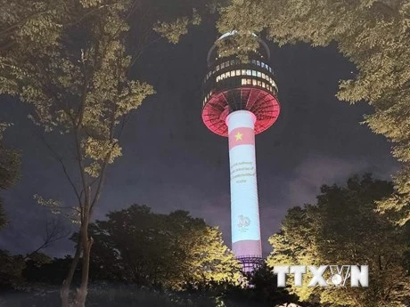 Hàn Quốc trình chiếu hình ảnh Quốc kỳ Việt Nam trên đỉnh Tháp Namsan