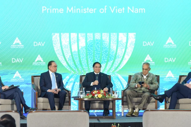 Thủ tướng Phạm Minh Chính và Thủ tướng Malaysia Anwar bin Ibrahim, Thủ tướng New Zealand Christopher Luxon, Tổng thống Timor-Leste Jose Ramos-Horta trao đổi với các đại biểu tại diễn đàn.