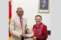 Bộ trưởng Nội vụ Mozambique Paulo Chachine và Đại sứ Trần Thị Thu Thìn. (Ảnh: Đại sứ quán Việt Nam tại Mozambique)