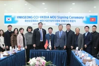 Các đại biểu tham dự lễ ký kết chụp ảnh kỷ niệm. (Ảnh: VKBIA)