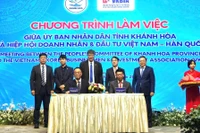 Ký kết Biên bản hợp tác chiến lược toàn diện giữa Hiệp hội Doanh nhân và Đầu tư Việt Nam-Hàn Quốc và Trường đại học Thái Bình Dương, Khánh Hòa. (Ảnh: Nguồn VKBIA) 