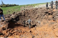 Hiện trường một vụ tấn công tên lửa tại Beit Shemesh, Israel. (Ảnh: THX/TTXVN)