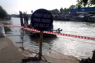 Bờ sông Cái Sắn, phường Mỹ Thạch, TP Long Xuyên (An Giang) bị sạt lở nghiêm trọng.