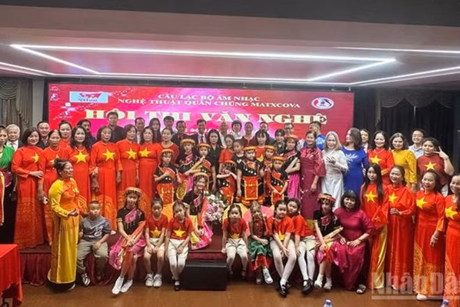 Các thí sinh tham dự Hội thi văn nghệ quần chúng Moskva.