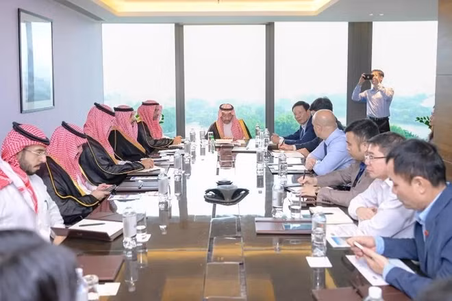 Bộ trưởng Công nghiệp và Khoáng sản Saudi Arabia Bandar Bin Ibrahim AlKhorayef thăm, làm việc tại Việt Nam. (Ảnh SPA)