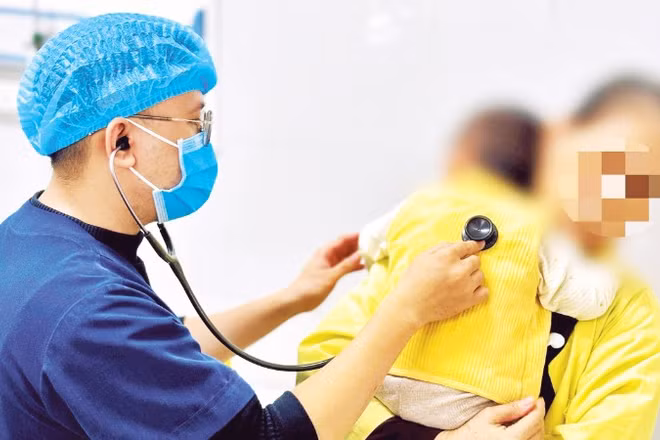 Khoảng hai tuần trở lại đây tại các bệnh viện ghi nhận số ca mắc cúm A phải nhập viện điều trị tăng cao, phần lớn là trẻ em.
