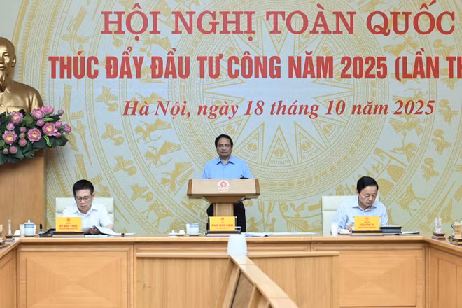Thủ tướng Phạm Minh Chính chủ trì Hội nghị trực tuyến toàn quốc về thúc đẩy đầu tư công năm 2025 (lần thứ tư).