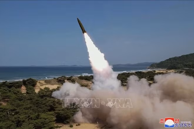 Một vụ phóng tên lửa đạn đạo của Triều Tiên. (Ảnh tư liệu: KCNA/TTXVN)