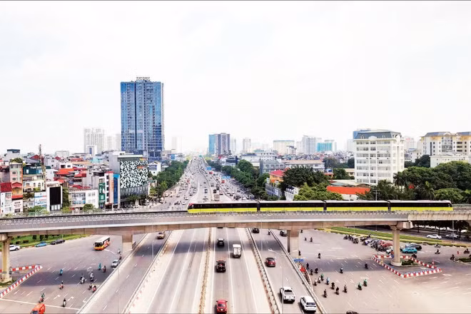 Tuyến metro Nhổn-Ga Hà Nội (đoạn trên cao Nhổn-Cầu Giấy) được đưa vào sử dụng góp phần giảm đáng kể lượng khí thải từ phương tiện cá nhân. (Ảnh MỸ HÀ)