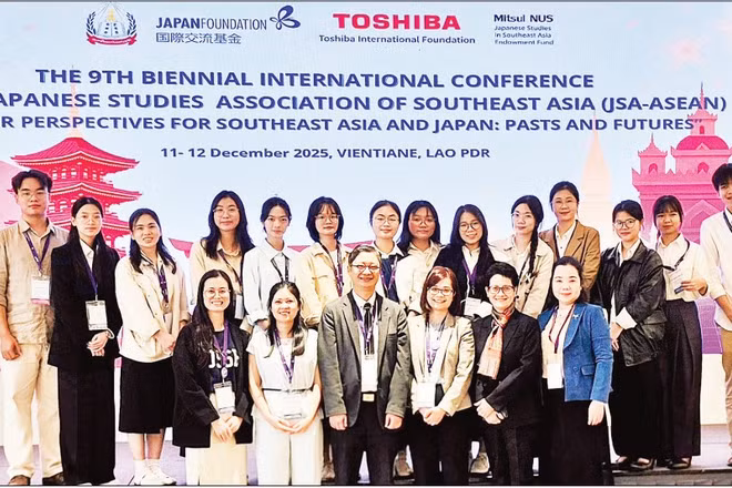 Giảng viên và sinh viên Khoa Đông phương học, Trường đại học Khoa học Xã hội và Nhân văn (Đại học Quốc gia Hà Nội) tham dự hội thảo quốc tế tại Lào tháng 12/2025.