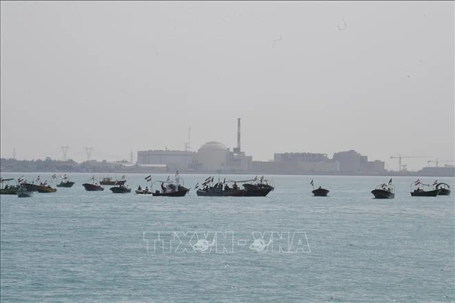 Tàu của Lực lượng Vệ binh Cách mạng Hồi giáo Iran (IRGC) tại một lễ kỷ niệm ở Vịnh Persian. (Ảnh: THX/TTXVN)