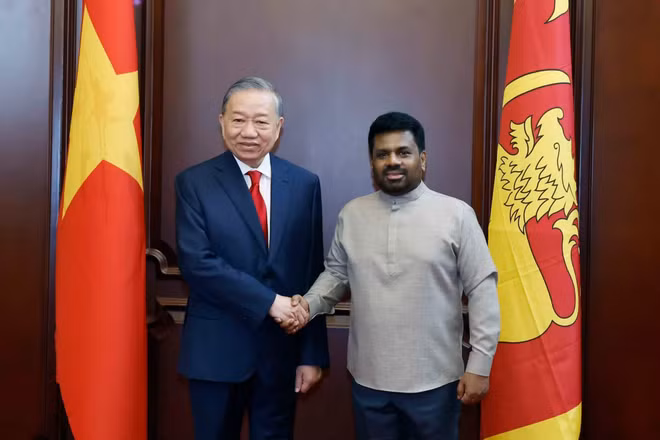 Tổng thống Sri Lanka Anura Kumara Dissanayake đón Tổng Bí thư, Chủ tịch nước Tô Lâm. (Ảnh: Thống Nhất/TTXVN)