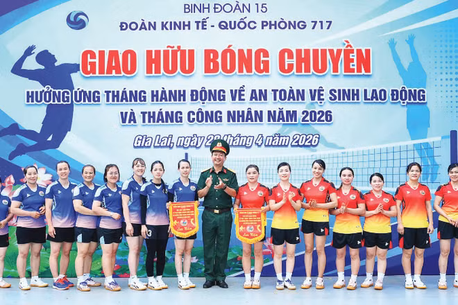 Đoàn Kinh tế-Quốc phòng 717 (Binh đoàn 15) tổ chức giao hữu bóng chuyền hưởng ứng Tháng Hành động về an toàn vệ sinh lao động và Tháng Công nhân năm 2026.