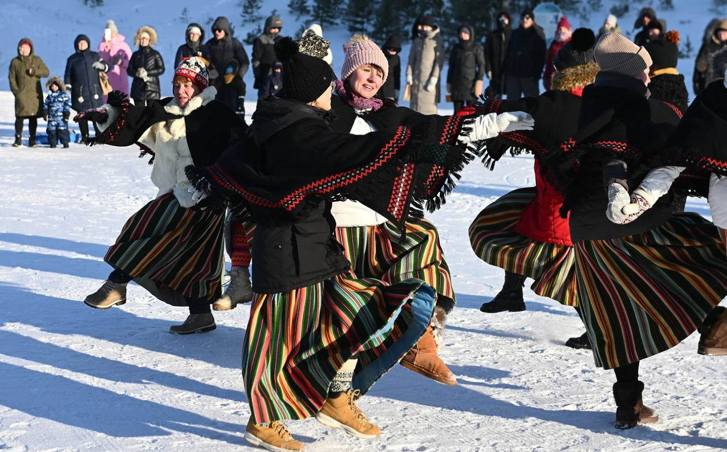 Lễ Hội Mùa Đông Estonia: Sắc Màu Dân Gian Giữa Trời Tuyết Trắng