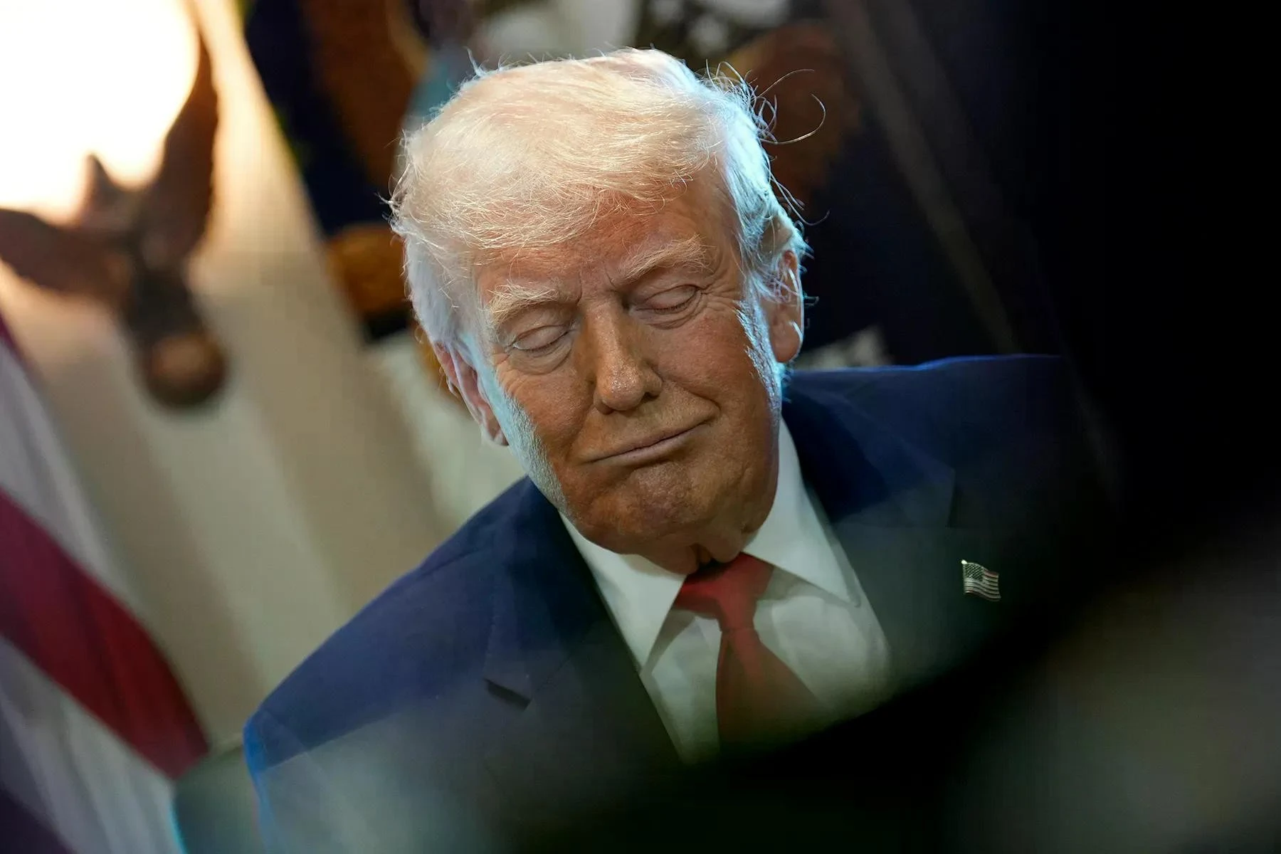 Tỷ lệ ủng hộ Tổng thống Trump xuống mức thấp nhất nhiệm kỳ