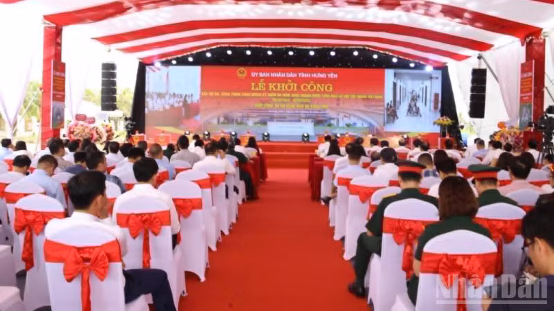 Quang cảnh lễ khởi công.