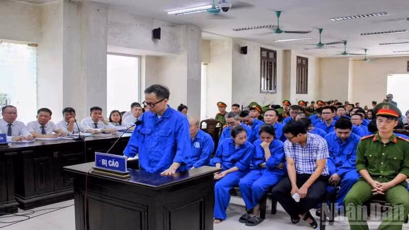 Các bị cáo tại phiên tòa.