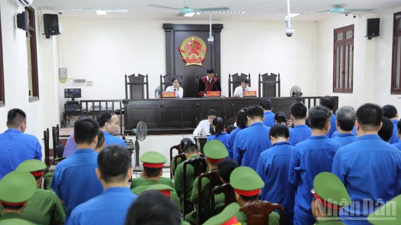 Quang cảnh phiên tòa.