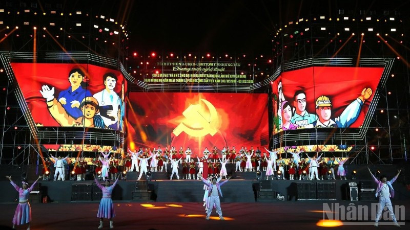 Chương trình nghệ thuật đặc biệt của tỉnh Hưng Yên được đầu tư kỹ lưỡng, mang hơi thở cuộc sống và niềm tin son sắt vào sự lãnh đạo của Đảng.