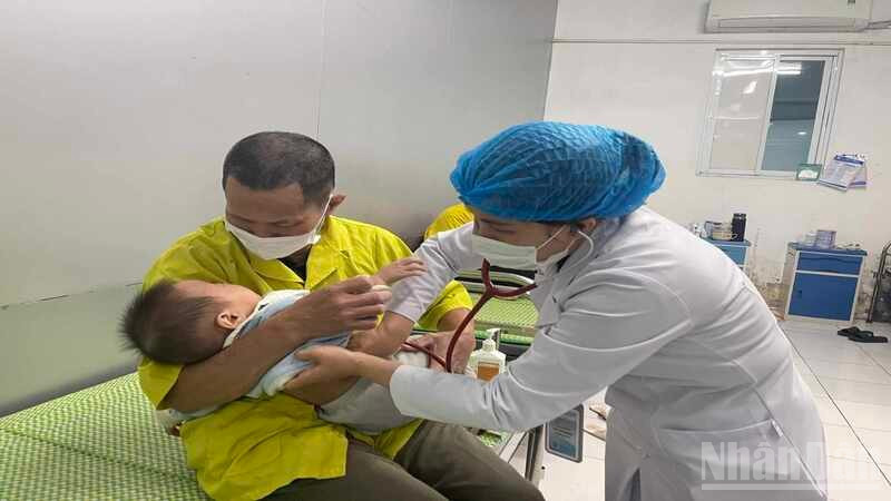 Khám, điều trị bệnh truyền nhiễm tại Bệnh viện Nhi Thái Bình (Hưng Yên).