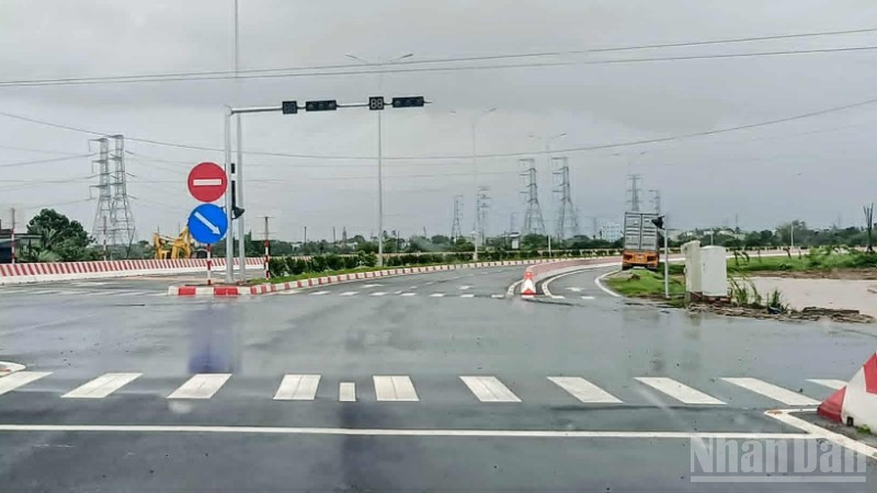 Đơn vị thi công đã xây dựng nút giao có đèn tín hiệu tại khu vực xã Tân Thuận (tỉnh Hưng Yên) theo đề nghị, nguyện vọng của nhân dân.