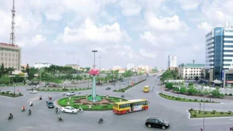 Tỉnh Hưng Yên đang đẩy nhanh việc triển khai các tuyến xe buýt kết nối giao thông nội tỉnh phục vụ người dân và cán bộ, công chức.