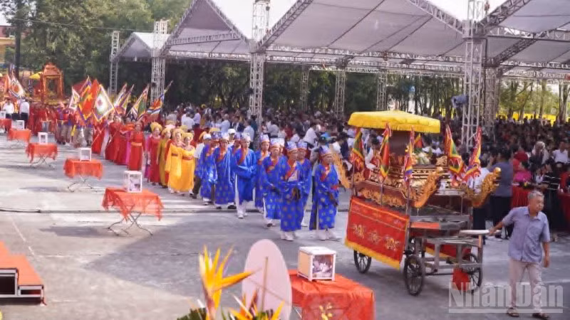 Các đoàn rước kiệu trong Đại lễ kỷ niệm.