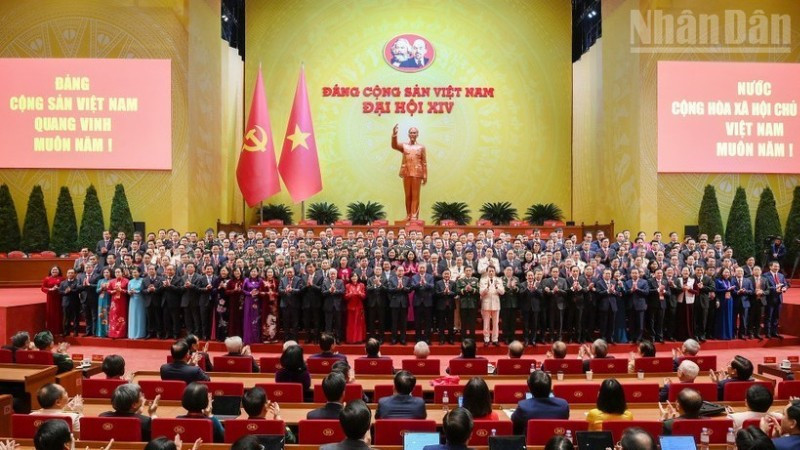 Ban Chấp hành Trung ương khóa XIV ra mắt Đại hội. (Ảnh: nhandan.vn)