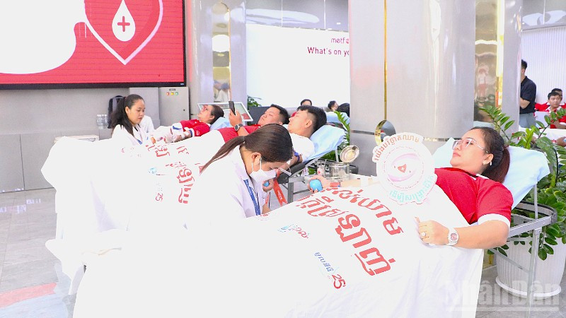 Ngày hội hiến máu năm 2025 nhận được sự hưởng ứng nhiệt tình của đông đảo người tham dự. (Ảnh: HUY VŨ)