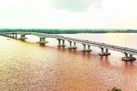 Cầu Đại Ngãi 2 nối Cù Lao Dung với đất liền.