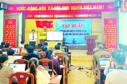 Khóa tập huấn ứng dụng trí tuệ nhân tạo (AI) trong công tác tại Ủy ban nhân dân xã biên giới Trà Linh, thành phố Đà Nẵng.