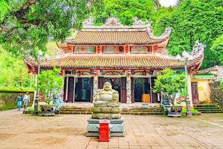 Quốc tự Tam Thai - một trong những ngôi chùa được xây dựng rất sớm tại Ngũ Hành Sơn.