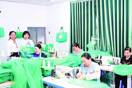 Sản xuất túi lưới yêu môi trường Echobag tại Công ty TNHH Echogreen.