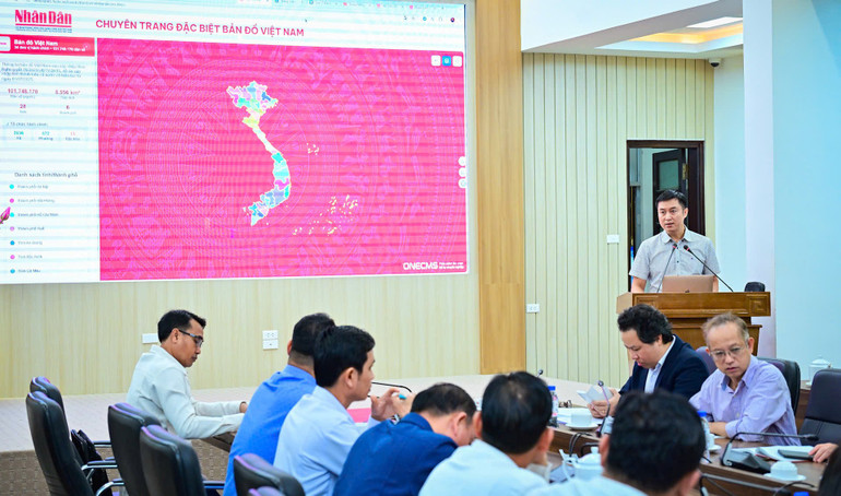 Đồng chí Nguyễn Hoàng Nhật, Phó Trưởng Ban Nhân Dân điện tử chia sẻ về những đổi mới, điểm sáng ứng dụng công nghệ trong hoạt động sáng tạo nội dung báo chí. z7143044986217-42f28d4713bf0c926964a30e7121c571.jpg