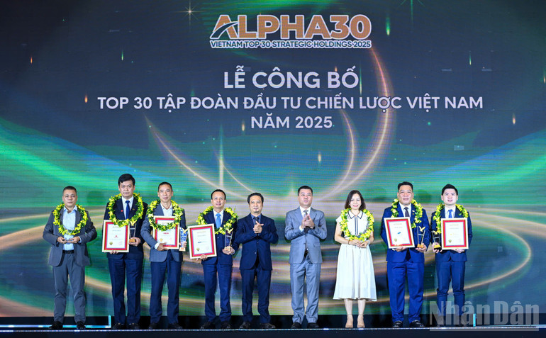 Bảng xếp hạng ALPHA30 - Top 30 Tập đoàn đầu tư chiến lược Việt Nam tôn vinh 30 tập đoàn có vai trò dẫn dắt dòng vốn, định hình mô hình tăng trưởng mới và tạo giá trị bền vững cho nền kinh tế. ndo_br_z7165309161410-0f8aa2a27efc1ac161bcb78f802a6c33.jpg