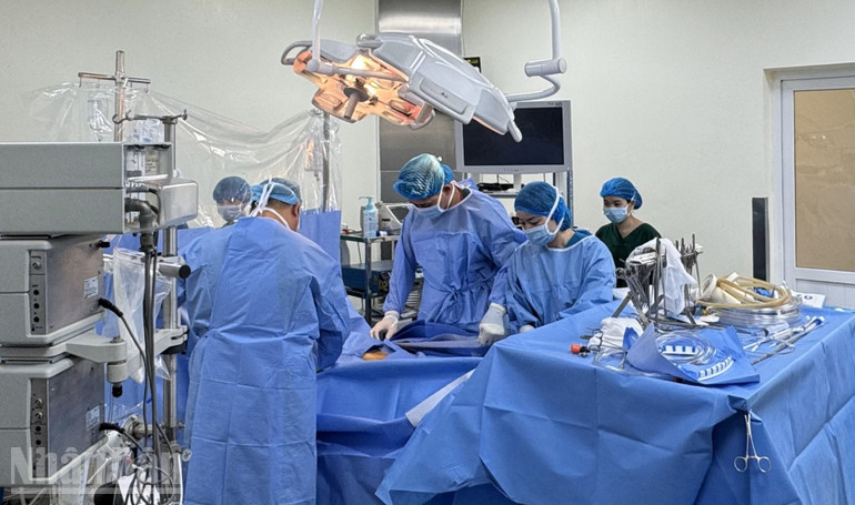 Việt Nam đã triển khai kỹ thuật này một cách hiệu quả, cân bằng giữa chất lượng và khả năng tiếp cận - Bác sĩ tim mạch Wong Max chia sẻ sau chương trình. ndo_bl_img-3387.jpg