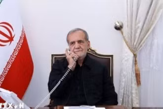 Tổng thống Iran Masoud Pezeshkian. (Ảnh: IRNA/TTXVN)