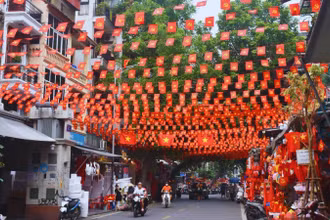 Hà Nội rực rỡ cờ hoa mừng Đại lễ và chào đón khách du lịch trong và ngoài nước trong dịp kỷ niệm 80 năm Quốc khánh 2/9.