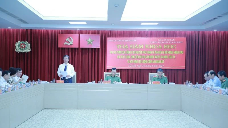 Giám đốc, Tổng Biên tập Nhà xuất bản Chính trị Quốc gia Sự thật Vũ Trọng Lâm giới thiệu về hai cuốn sách của Tổng Bí thư Nguyễn Phú Trọng.