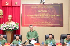 Thiếu tướng Nguyễn Quốc Toản, Chánh Văn phòng Đảng ủy Công an Trung ương, Chánh Văn phòng Bộ, Người phát ngôn Bộ Công an thông tin tại buổi họp báo. (Ảnh: PHẠM CƯỜNG)