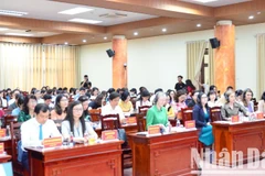 Các đại biểu tham dự hội thảo. 