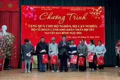 Lãnh đạo tỉnh Hưng Yên trao tặng quà Tết cho hộ nghèo, hộ cận nghèo, hộ có hoàn cảnh khó khăn ở xã Tống Trân tỉnh Hưng Yên.