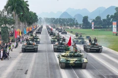 Dàn khí tài tham gia diễu binh, diễu hành.