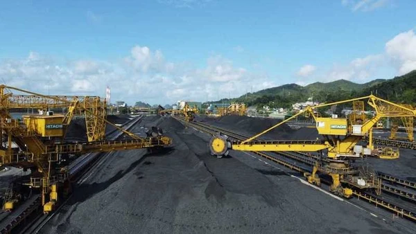 Hệ thống bốc rót than hiện đại, đồng bộ của Công ty Tuyển than Cửa Ông.