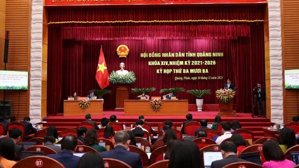 Quang cảnh Kỳ họp thứ 33, Hội đồng nhân dân tỉnh Quảng Ninh khóa XIV, nhiệm kỳ 2021-2026.