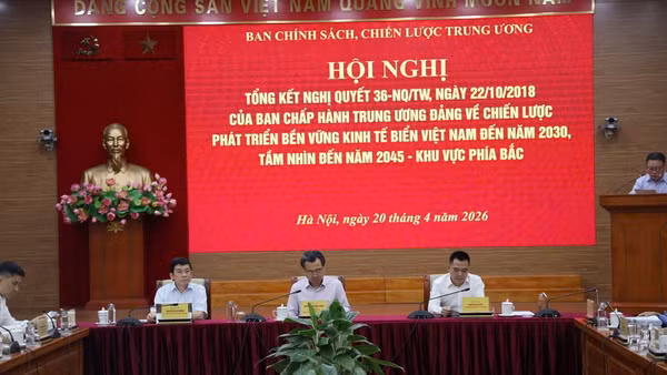 Các đồng chí chủ trì hội nghị. 