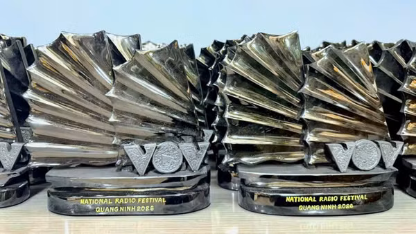 Quà tặng lưu niệm bằng than đá tại Liên hoan Phát thanh toàn quốc lần thứ XVII - Quảng Ninh năm 2026.