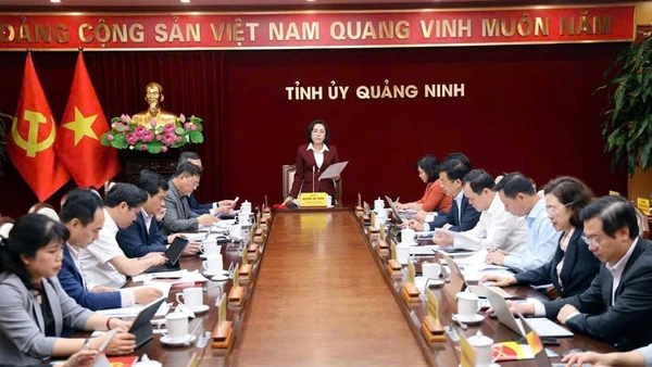 Quang cảnh buổi làm việc.